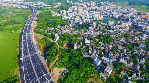 高空航拍海口市海秀快速干道雄姿。海报集团全媒体中心记者 张茂 实习生 吴英艳 摄