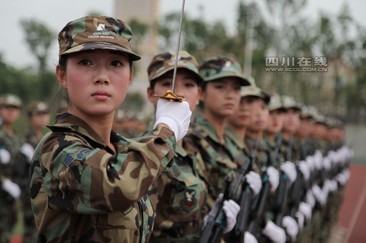 中国女兵照片，迷彩服下的坚韧与美丽，中国女兵，迷彩服下的坚韧与美丽风采