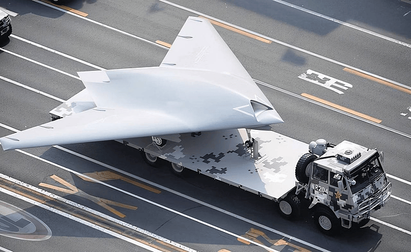 中国空天母舰无人机图片，探索前沿科技与国防实力，中国空天母舰无人机，探索前沿科技与国防力量的完美结合的图片展示
