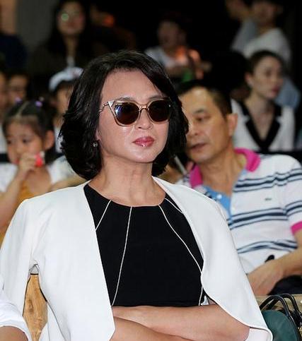 军事女主持人全部，展现力量与智慧的风采，军事女主持人风采，力量与智慧的完美融合