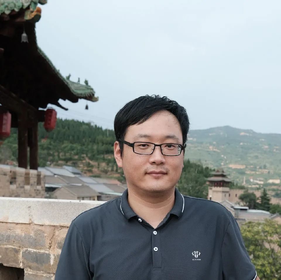 丁晓军将军断臂照片高清，英雄事迹与不屈精神，丁晓军将军断臂照片高清，英雄事迹展现不屈精神