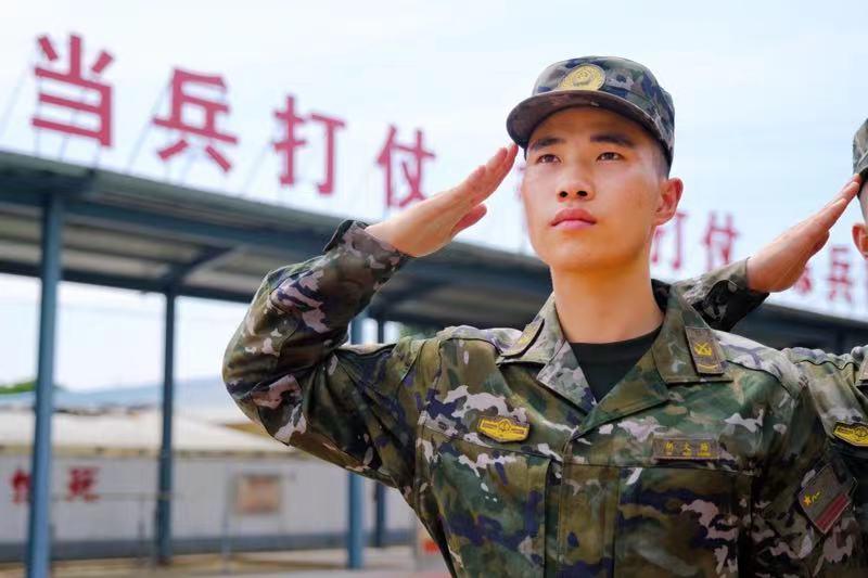 武警是否穿迷彩服？解析武警迷彩服的起源与变迁，武警迷彩服起源与变迁，迷彩服的发展历程及现状