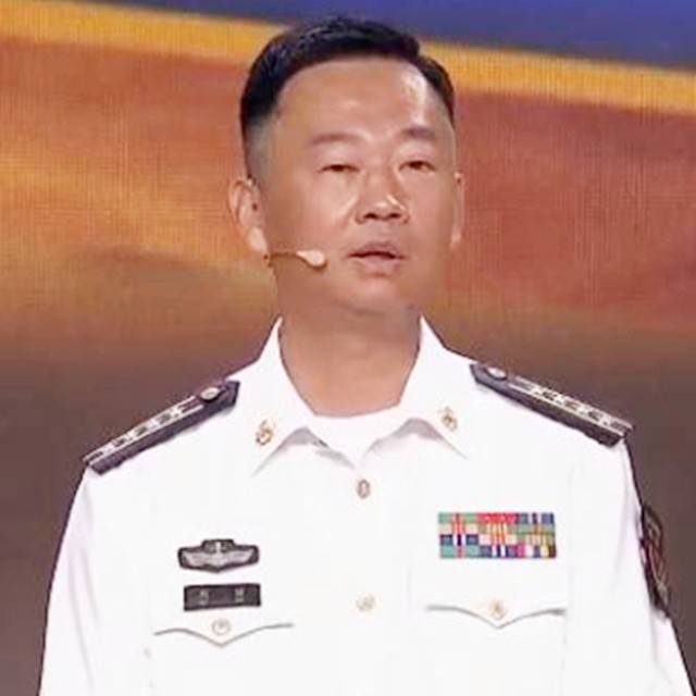 辽宁舰高英明师长简介，辽宁舰高英明师长，生平简介与成就概述