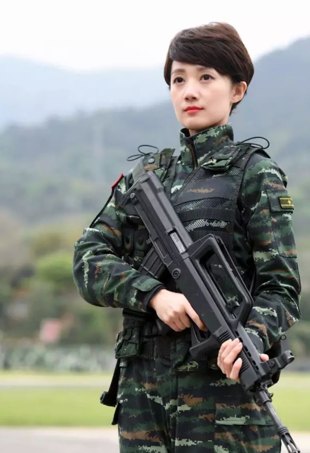 军事文艺主持人有哪些？深度解读中国军事文艺主持领域的佼佼者，中国军事文艺主持领域的佼佼者深度解读，优秀主持人一览