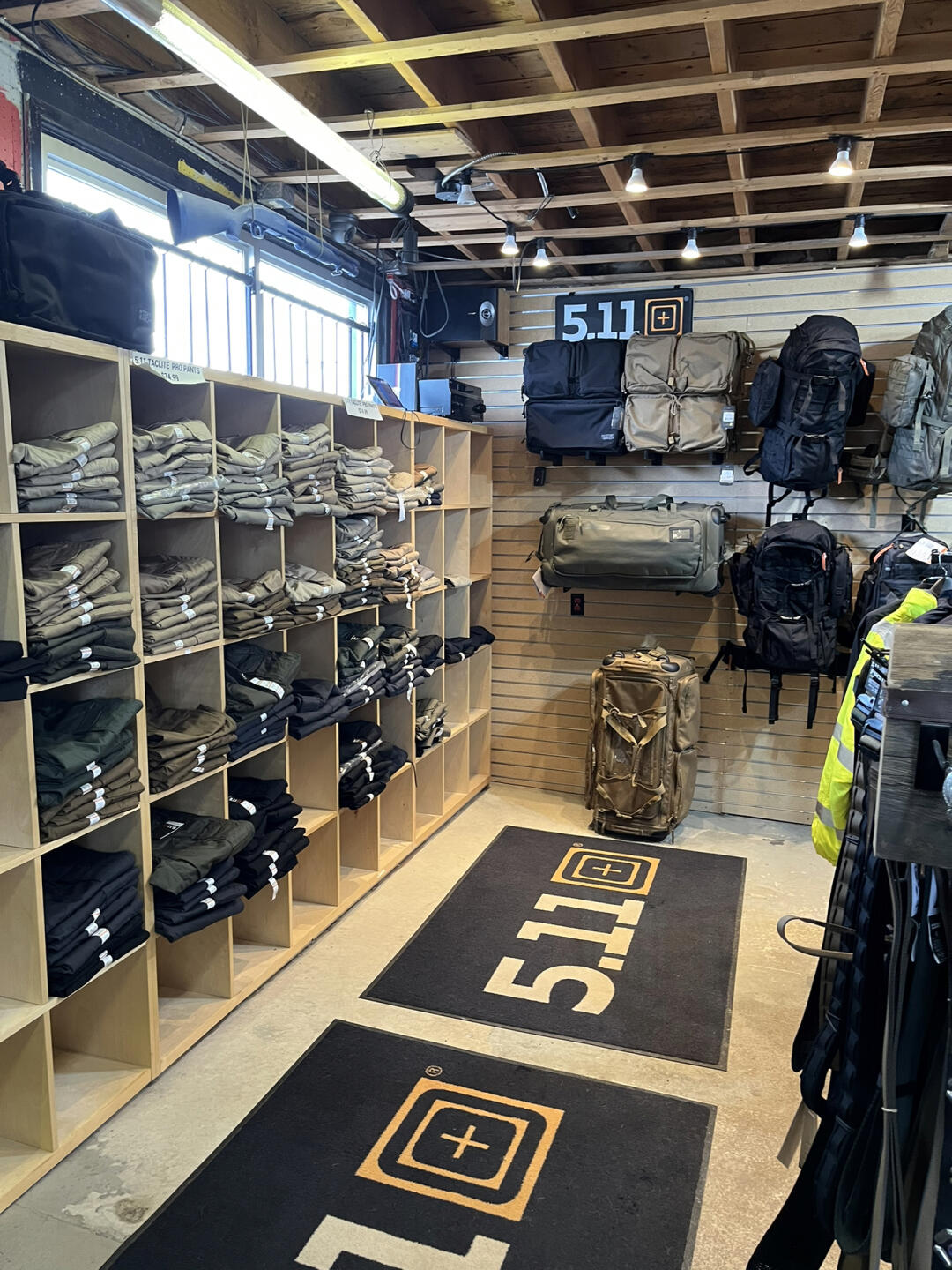 合法军品店，探索军事装备的世界，合法军品店，深入探索军事装备的世界