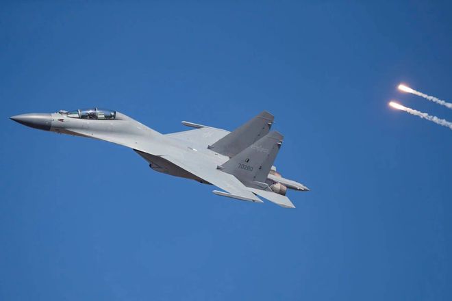 齐齐哈尔尖16战斗机，中国空军的重要力量，齐齐哈尔尖16战斗机，中国空军之骄傲与力量支柱