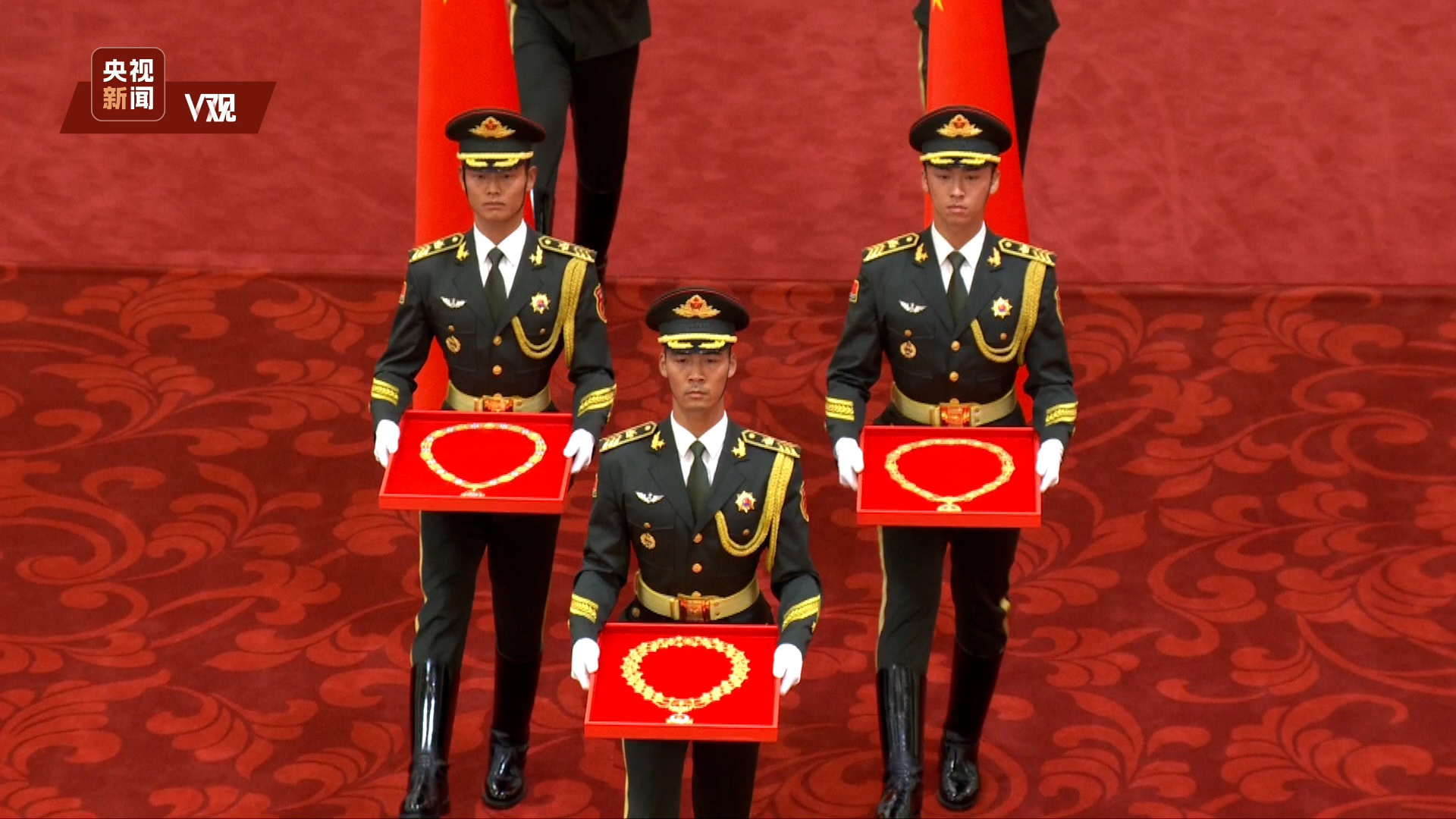 共和国勋章获得者奖金及待遇详解，一个月拿多少钱？，共和国勋章获得者奖金及待遇详解，月收入和待遇揭秘