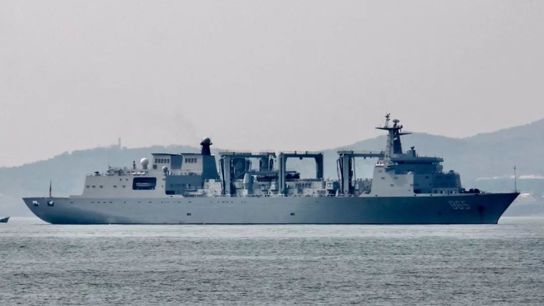 揭秘中国海军的巨无霸，901型大型补给舰，中国海军巨无霸揭秘，901型大型补给舰探秘