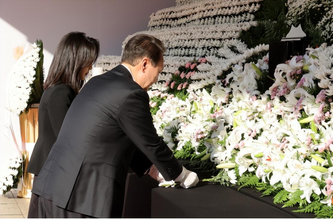 尹锡悦宣布进入国家哀悼期，深刻哀悼与前行之力，尹锡悦宣布国家哀悼期，深刻哀悼，凝聚前行之力