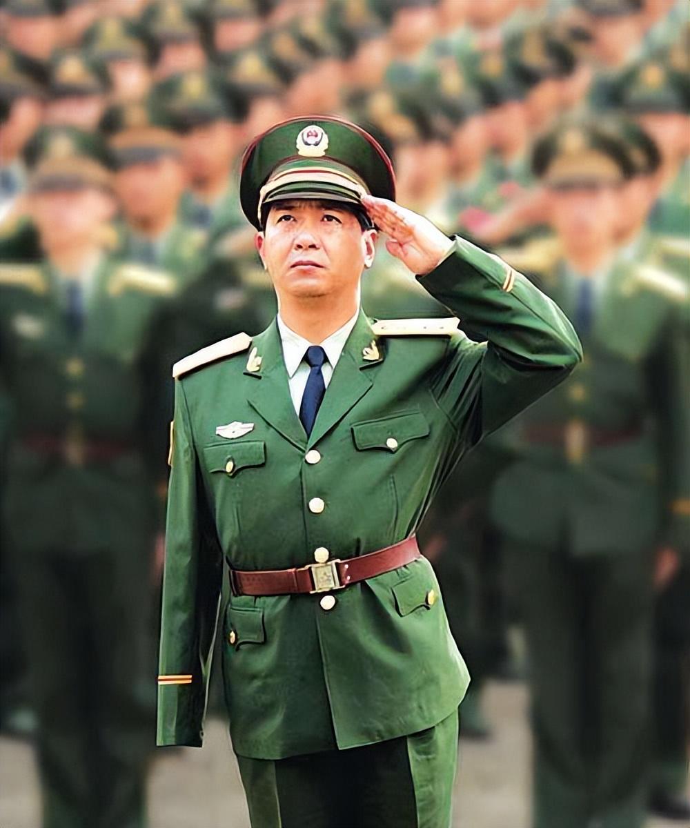 独臂将军丁晓兵，不屈的斗志与荣耀的历程，独臂将军丁晓兵，斗志不屈，荣耀历程的见证