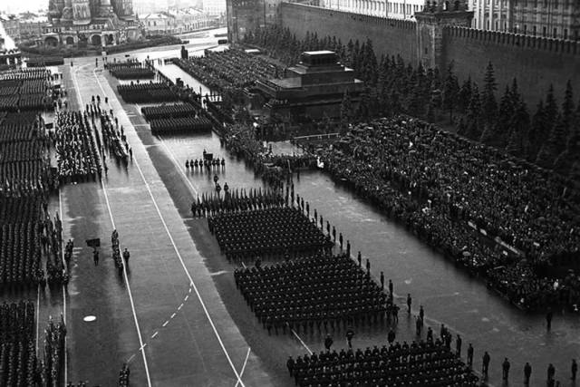 胜利庆典，回顾1945年苏联胜利阅兵，胜利庆典回顾，揭秘苏联胜利阅兵盛典，重温历史荣耀时刻