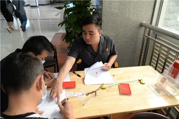 关于在网上购买迷彩服是否违法的探讨，网上购买迷彩服是否违法，深入探讨与解析