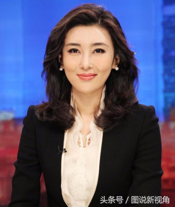 中央军事频道女主持人王茜，星光熠熠的军事传媒之花，中央军事频道女主持人王茜，军事传媒的璀璨之星