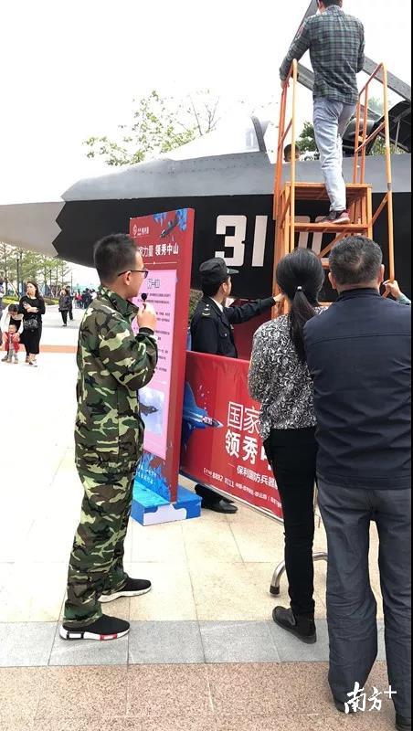 深入了解中国最新型坦克，99A2式主战坦克的驾驶室技术特点与优势，中国最新型坦克揭秘，99A2主战坦克驾驶室技术特点与优势解析