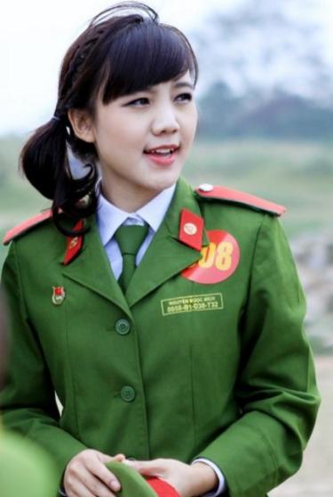 关于女兵的独特魅力与力量展现的文案，女兵的独特魅力与力量璀璨绽放，军中铿锵玫瑰的荣耀之路