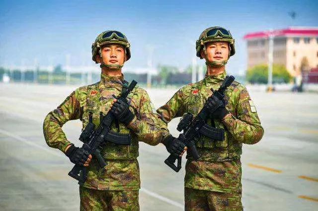 星空迷彩单兵系统，现代战争中的精英装备之选，星空迷彩单兵系统，现代战争精英装备的首选
