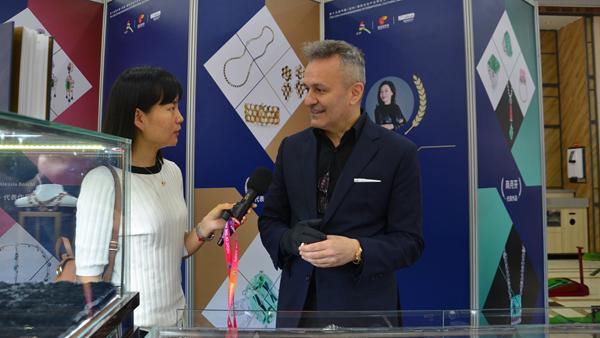 美国西部片与意大利西部片的对比与探索，美国与意大利西部片的对比与深度探索