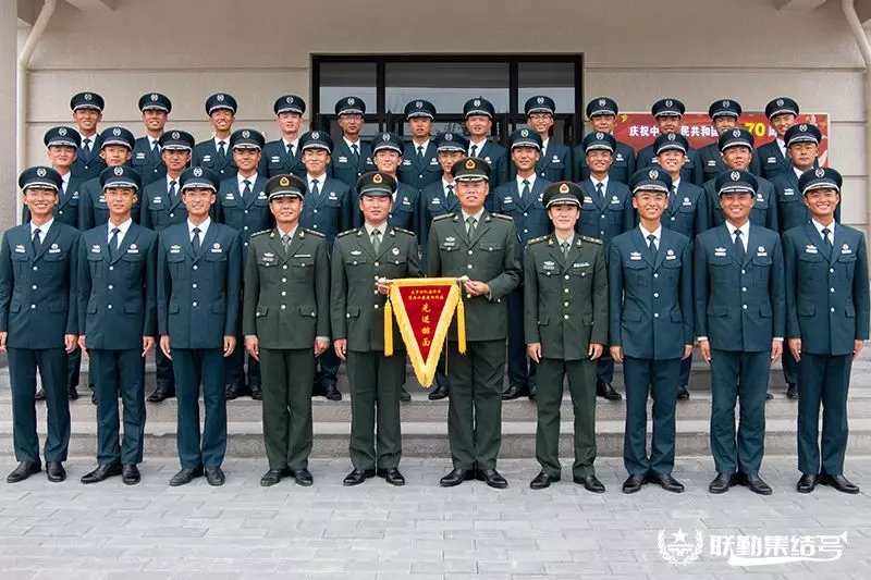 阅兵文职人员方队领队，展现新时代文职人员的风采与力量，阅兵文职人员方队领队展现新时代文职风采与力量