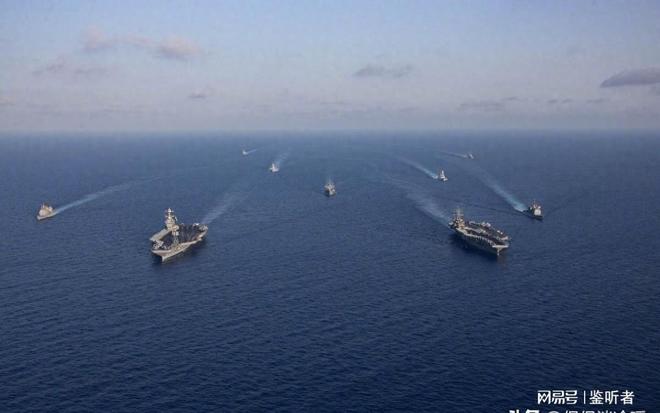 美国双航母夹击山东舰，全球海军力量的新动态，美国双航母对峙山东舰，全球海军力量格局的新变化