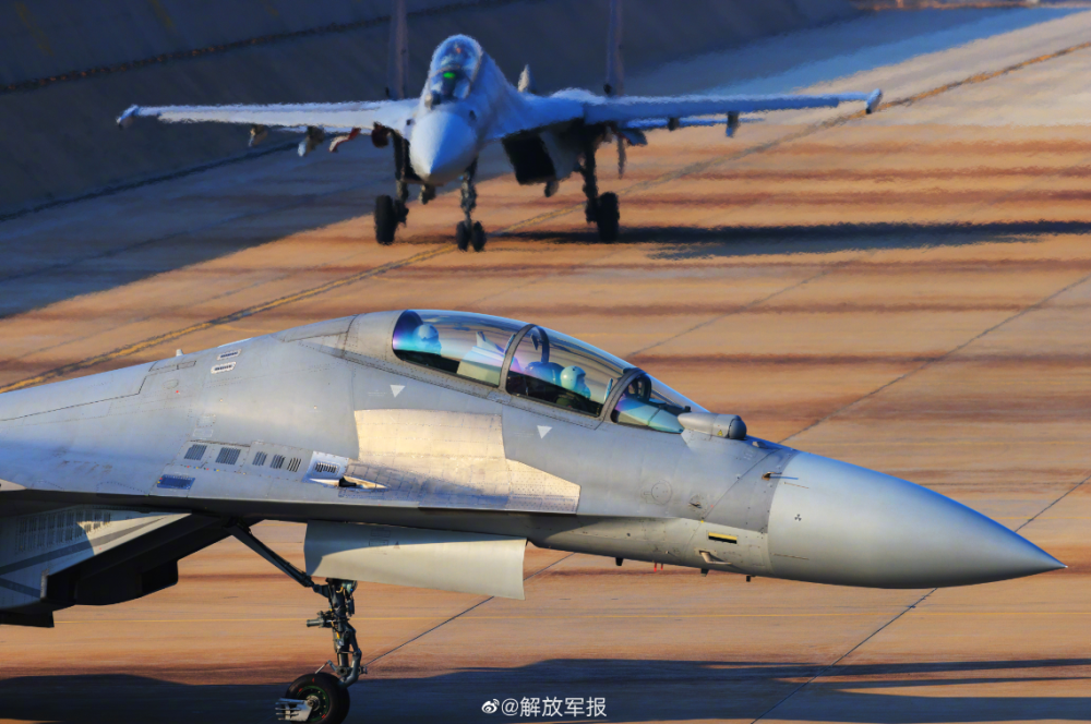 歼16帅气图片，展现中国空军力量的独特风采，歼16战机风采，中国空军力量的独特展现