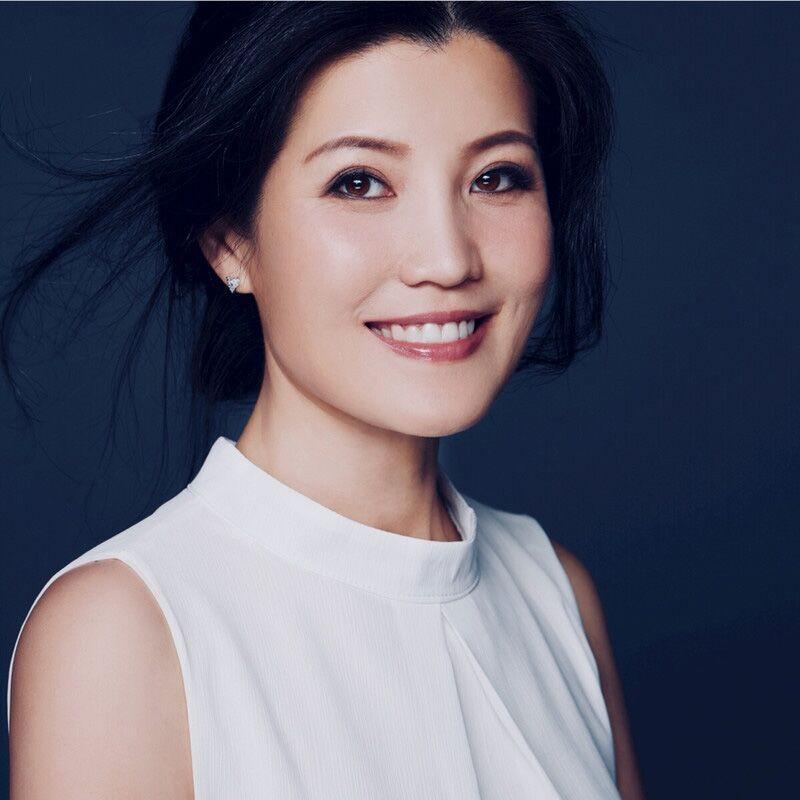 九十年代央视女主持人，闪耀荧屏的璀璨星辰，九十年代央视女主持人，荧屏上的璀璨星辰