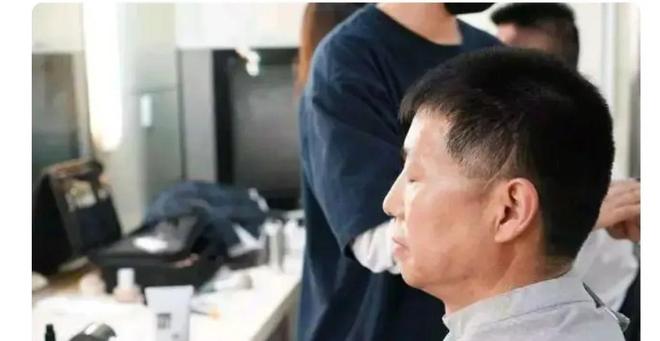 祁发宝儿子的成长之路，英雄背后的传承与期待，祁发宝儿子成长之路，英雄传承与期待的目光