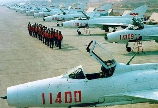 探究90年代解放军武器的真实面貌，昔日之落后，今日之辉煌，90年代解放军武器真实面貌揭秘，从昔日落后到今日辉煌之旅