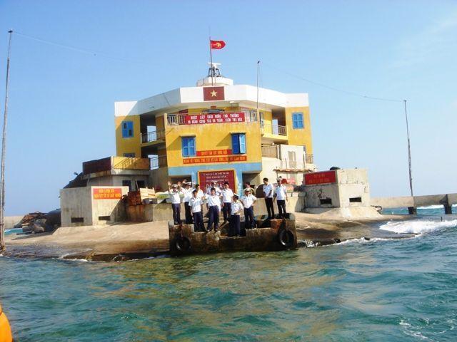 中国南海岛礁建设的意义，维护国家主权与促进海洋经济发展，南海岛礁建设，捍卫国家主权与推动海洋经济发展双轮驱动