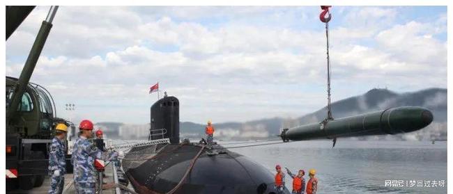 关于我国海军传奇战舰877型潜艇退役的探讨，我国海军传奇战舰传奇潜艇退役探讨，回顾与前瞻