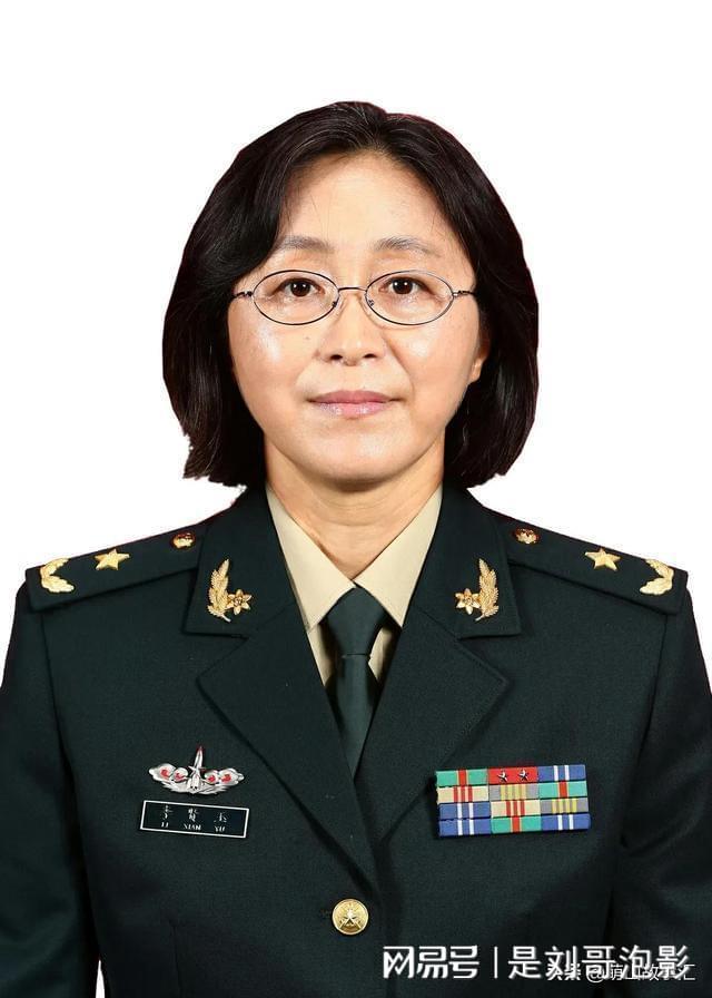 中国解放军第一位女将军，历史性的突破与伟大的贡献，中国首位女将军，历史性突破与杰出贡献