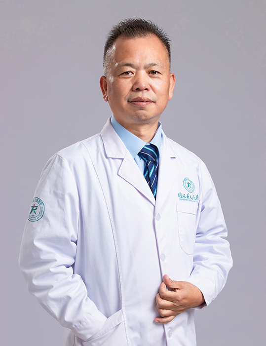 何志军，一位引领时代的先锋人物，何志军，时代先锋，引领风潮的人物