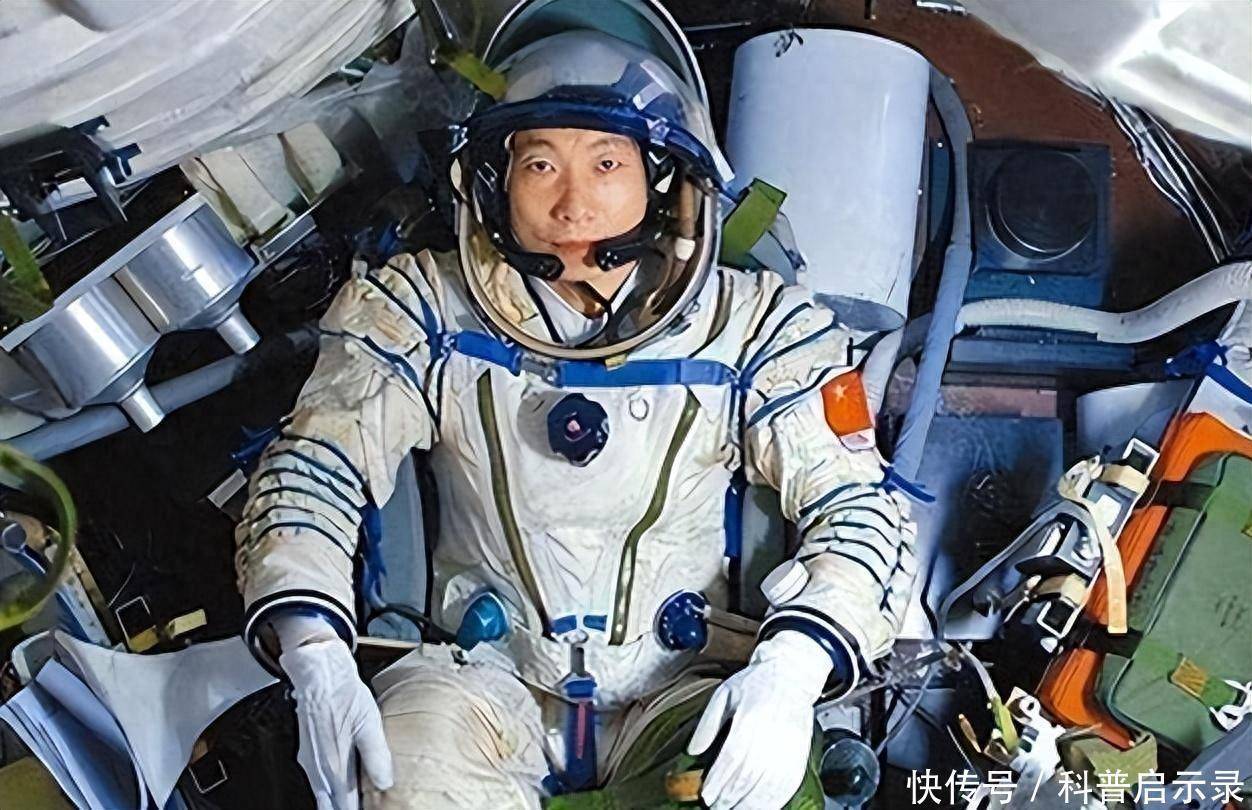 中国第一个登上太空的人是谁，中国首位太空人是杨利伟，揭秘中国太空探索里程碑