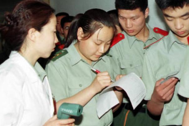 一年国家征兵多少女生，女性征兵数量及其重要性，一年国家征兵中女性的数量与重要性分析