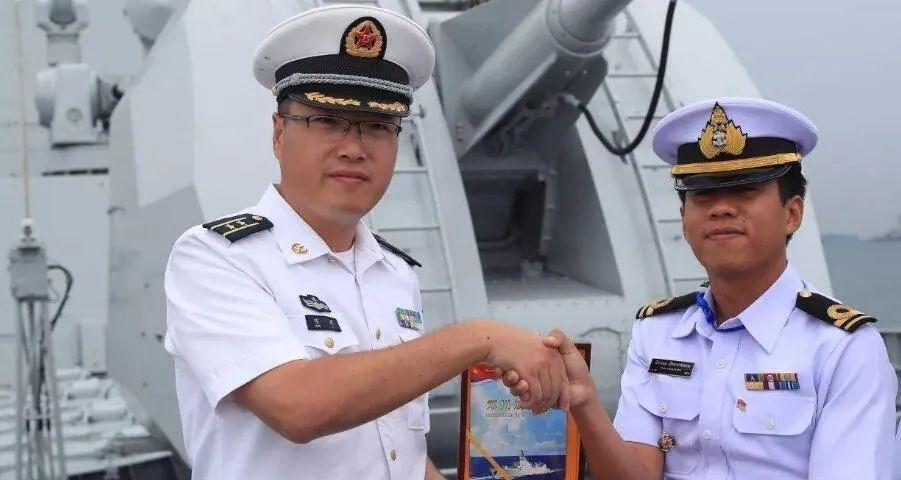 原石家庄舰舰长，英勇领航，铸就海军荣耀，原石家庄舰舰长英勇领航，铸就海军辉煌荣耀