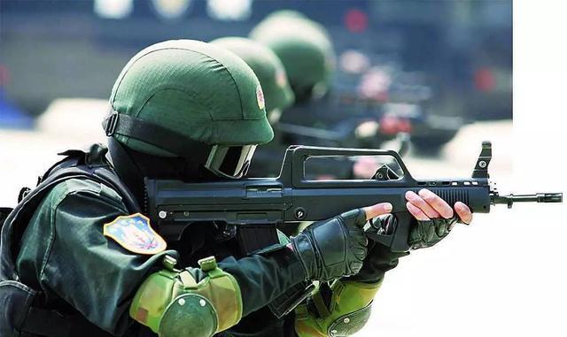 解放军300兵力对抗敌军30,000兵力，战术策略与智慧对抗，解放军小兵力对决敌军大军，战术策略与智慧的较量