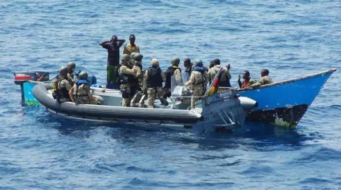 中国海军如何与海盗沟通，策略与行动解析，中国海军与海盗沟通的策略与行动解析