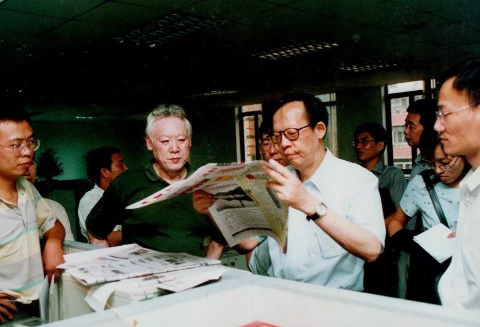 揭秘两弹一星之父，究竟是谁发明了这一伟大成就？，揭秘两弹一星之父，谁为伟大成就奠基？