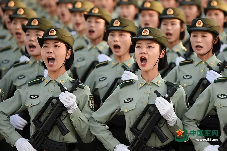 铿锵玫瑰女兵方队，展现新时代女性的力量与风采，铿锵玫瑰女兵方队，新时代女性的力量与风采展现