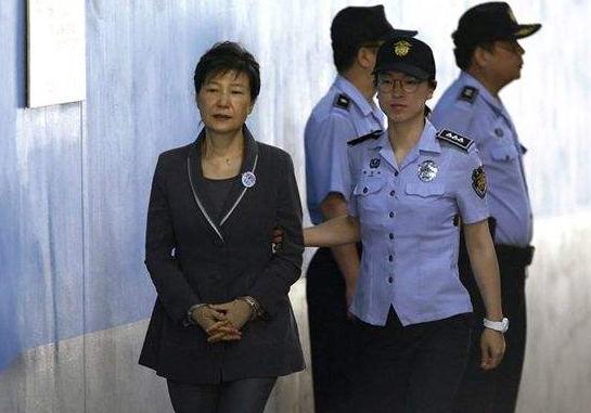 文在寅和朴槿惠谁亲中，韩国政坛对中韩关系的不同立场分析，韩国政坛对中韩关系的分歧，文在寅与朴槿惠的立场分析