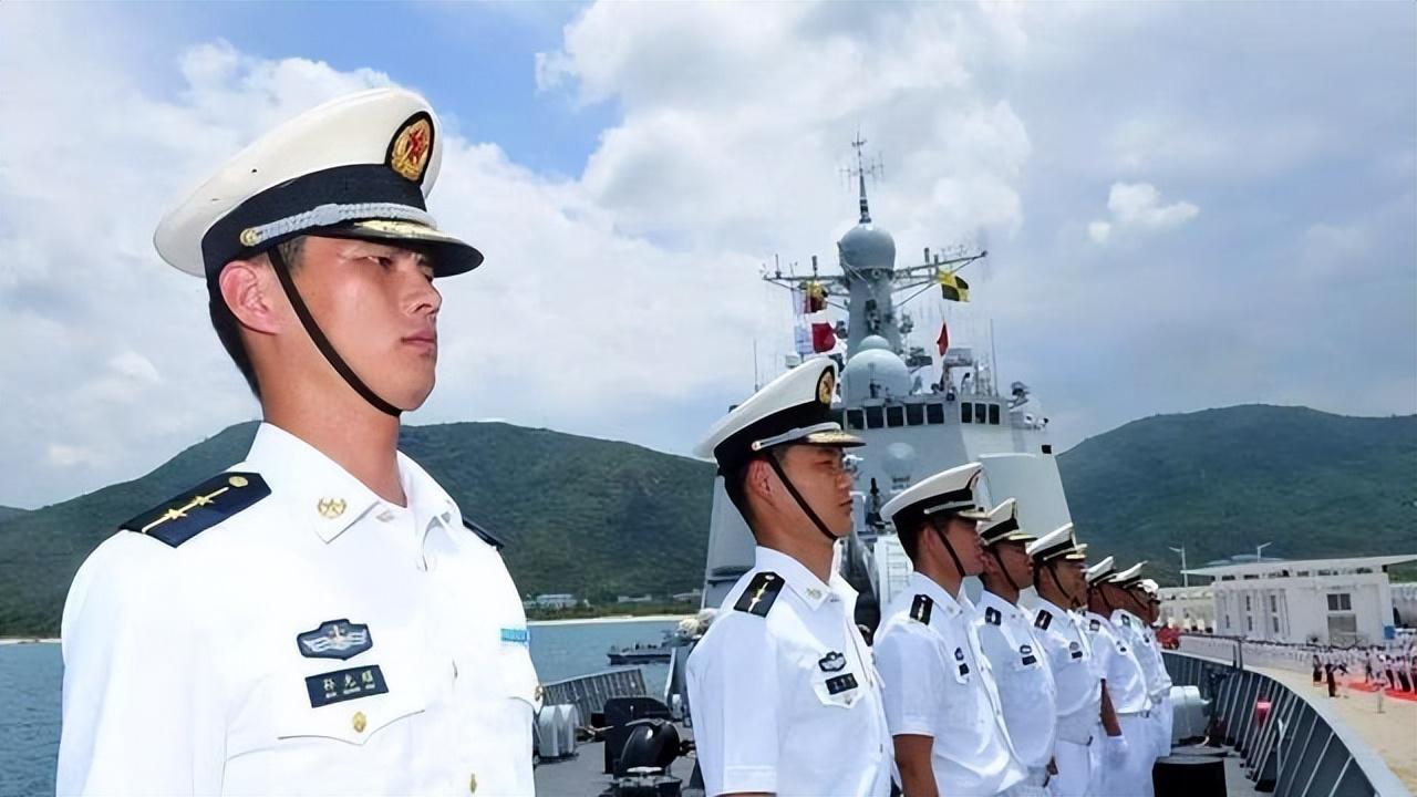 军官职业生涯中的晋升与退役，几年不升就要考虑退役吗？，军官晋升与退役议题探讨，晋升规律与考虑退役的时间节点分析