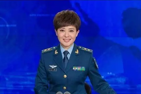 揭秘穿军装的女记者身份，一位英勇无畏的新闻战士，英勇无畏的新闻战士揭秘，女记者身份与军装背后的故事