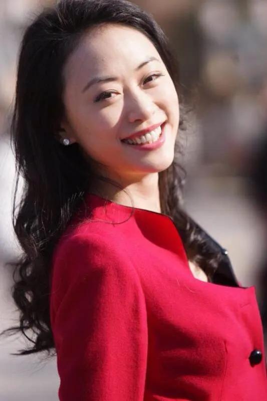 中国最年轻漂亮的主持人，闪耀舞台的璀璨新星，璀璨新星主持人，中国最年轻美丽舞台之星