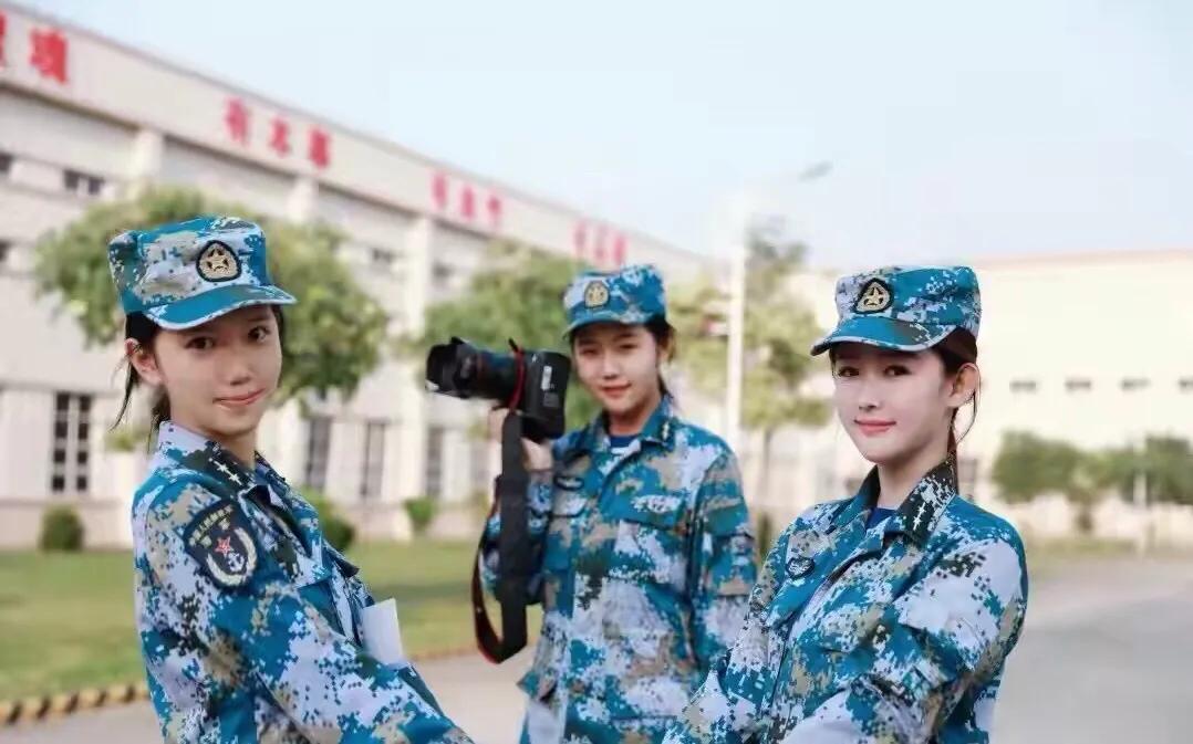 八一女兵图片大全，展现飒爽英姿与坚韧精神，八一女兵飒爽英姿与坚韧精神图片大全集