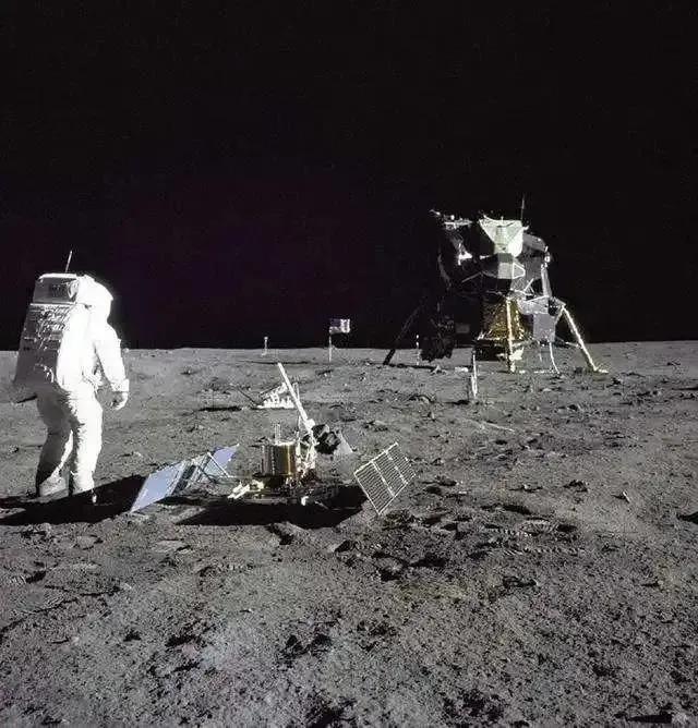 中国鸾鸟空天母舰，探索未来的航空母舰，中国鸾鸟空天母舰，引领未来航空探索之旅