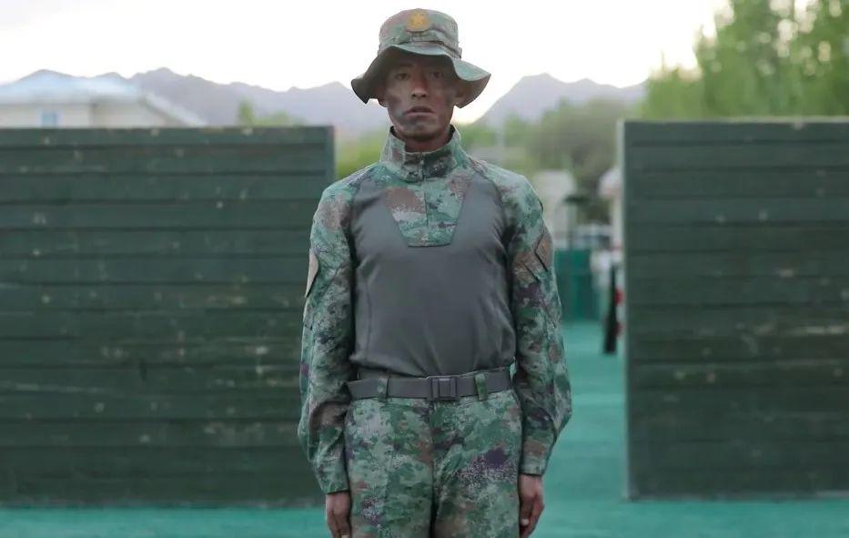 关于军人穿着规定的探讨——解读21式蛙服穿着规定，解读军人新规定，21式蛙服穿着规定探讨