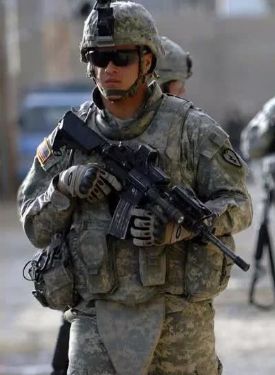 美国大兵装备一身大概需要多少钱？全面解析美军现役装备费用，美军现役装备全面解析，大兵装备费用揭秘