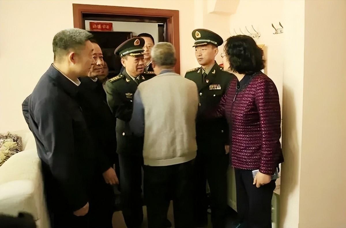 赞美戍边战士肖思远等人，英雄之魂，时代之光，肖思远等戍边战士，英雄之魂，闪耀时代之光