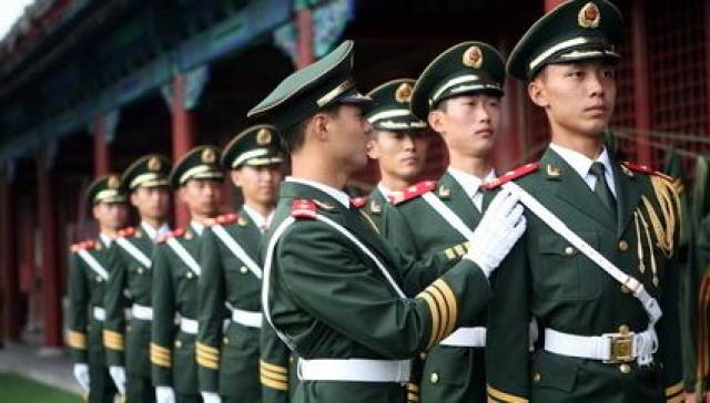 揭秘中国新军装2023，时尚与科技的完美结合，揭秘，中国新军装2023——时尚与科技的融合典范