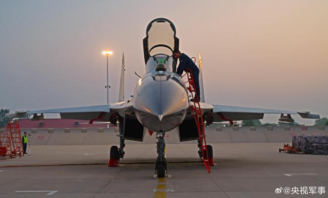 海军航空兵图片，历史、现状与发展趋势的探讨，海军航空兵，历史、现状与未来发展趋势深度探讨的图片纪实