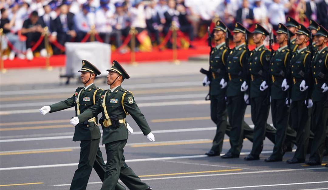 八国阅兵大比拼，各国阅兵风采一览，八国阅兵风采大比拼，全球阅兵盛况一览